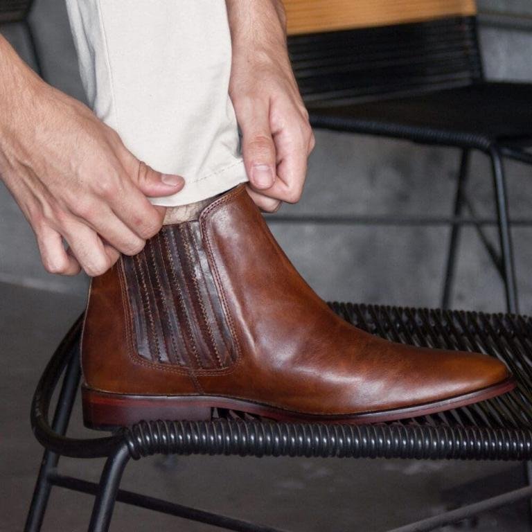 Botín Chelsea clásico de piel para hombre elaborado artesanalmente en México