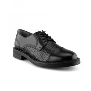 Zapato Derby para hombre Dasalo, hecho con piel vacuno genuina negro en acabado satí­n, con suela antiderrapante y ajuste de agujetas. Elegante y perfecto para ocasiones semiformales.