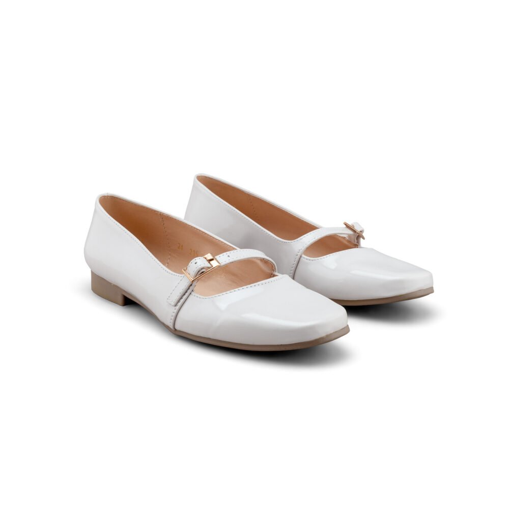 Flats Casuales Beige Claromarca DASALO, ideales para la mujer casual, con tira para abroche sencillo suela de goma con plantilla interna súper confort, hecha de piel sintética