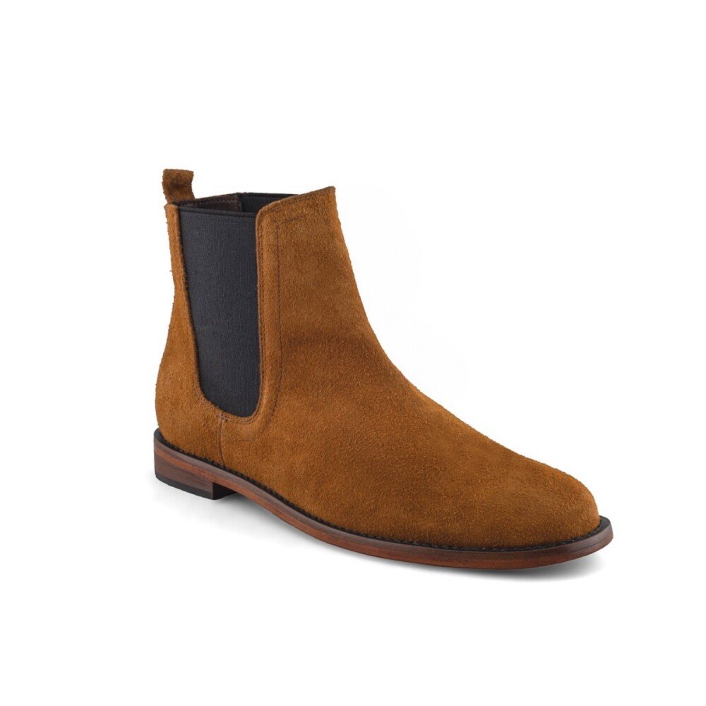 Bota chelsea para hombre en piel gamuza color oro con diseño artesanal y suela de cuero Dasalo
