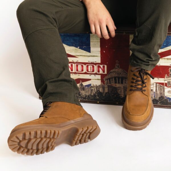 Bota para caballero Dasalo de piel acabado nobuck color café