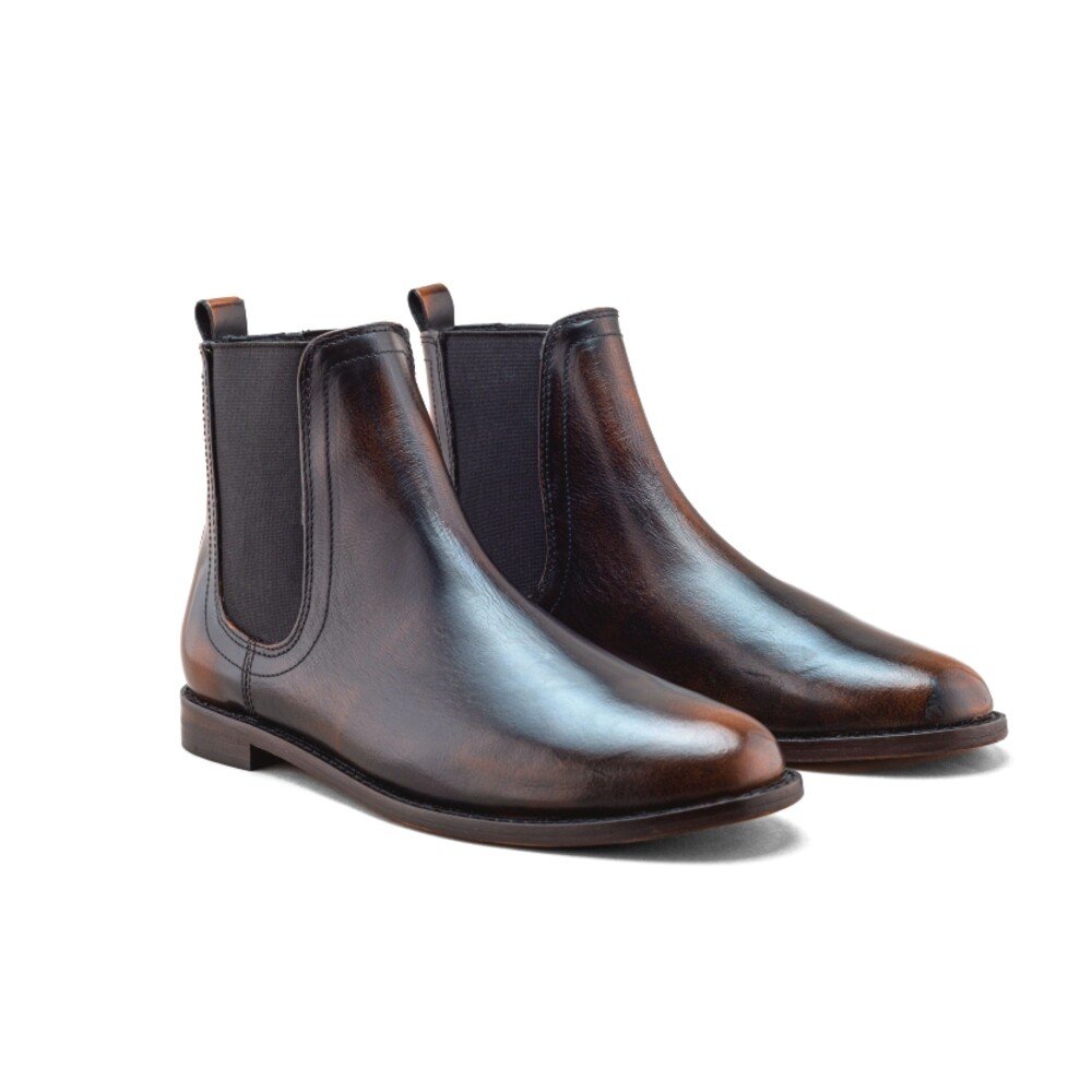 Bota Chelsea De Caballero Dasalo En Piel Vacuno Color Café Camaleón Con Suela De Cuero Y Fabricación Artesanal