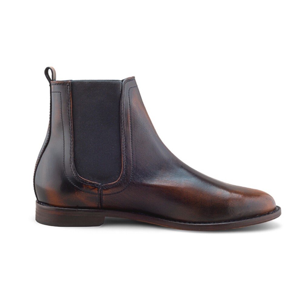 Bota Chelsea Para Hombre En Piel Vacuno Color Café Camaleón Con Diseño Slip On Y Ajuste Cómodo