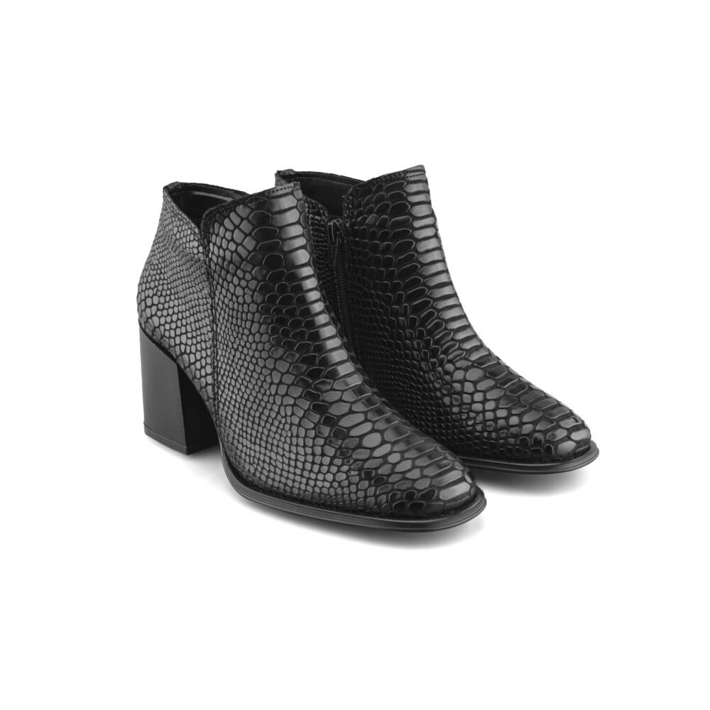 Botín de Dama en Piel Vacuno Estilo Casual, color negro, marca Dasalo, acabado en grabado tipo cocodrilo