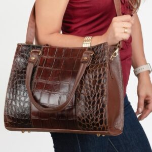 BOLSA DE MUJER MARCA DASALO ELABORADA EN PIEL GENUINA ACABADO COCODRILO MUJER MODERNA Y ELEGANTE