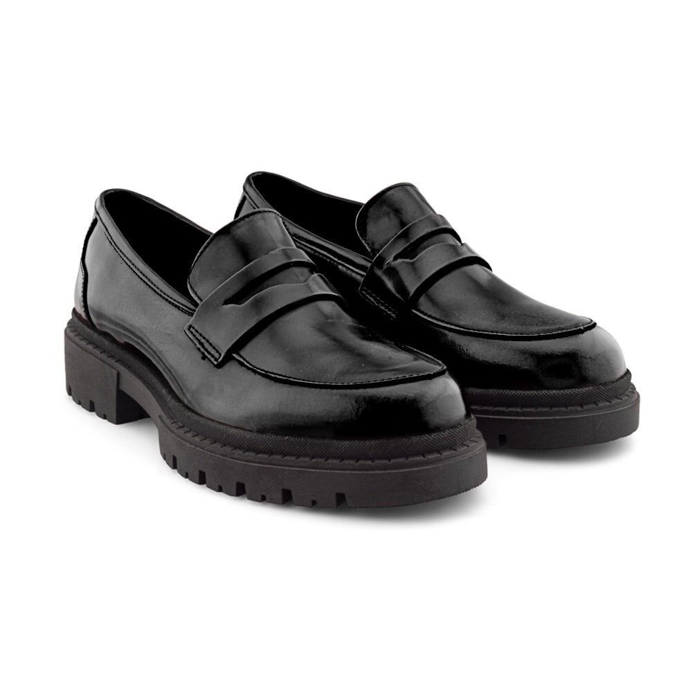 Mocasín Penny Loafer De Piel Negra Para Hombre Con Suela Chunky En Uso Outfit Formal Moderno