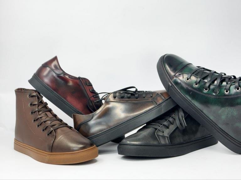 Tenis de piel para hombre en colores café, vino, negro y verde con diseños bajos y tipo botín