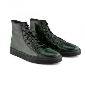 Tenis tipo bota para hombre en piel verde con acabado camaleón y suela de goma ligera