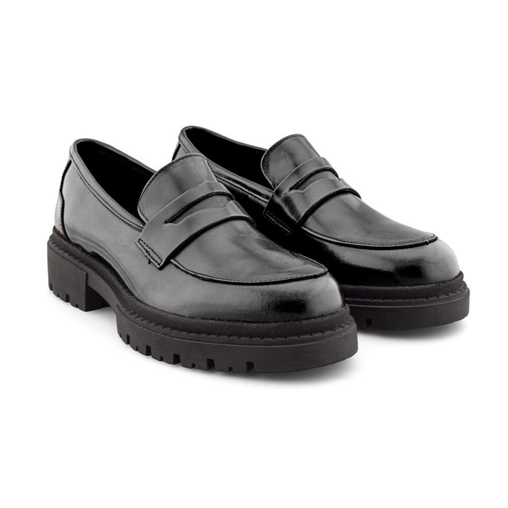 Mocasín Penny Loafer De Piel Gris Para Hombre Con Suela Chunky En Uso Estilo Outfit Formal Casual