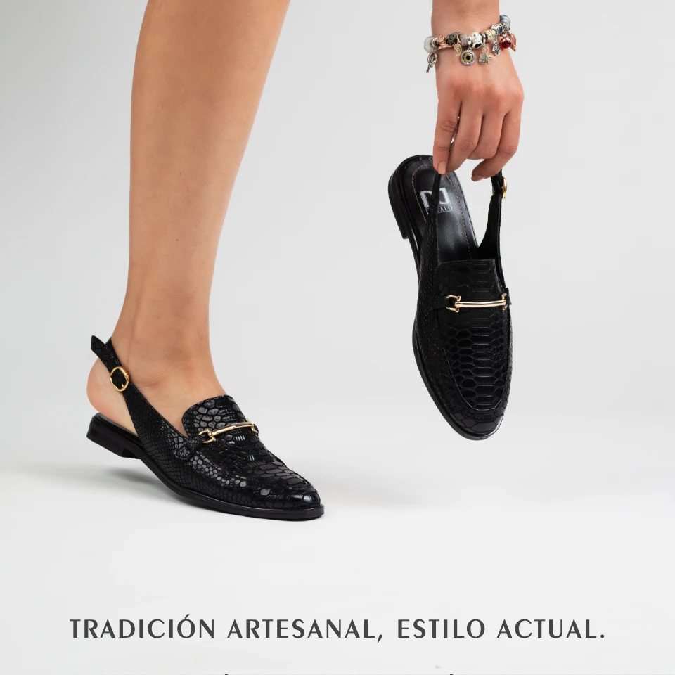 Mocasín de piel vacuno acabado exótico para mujer