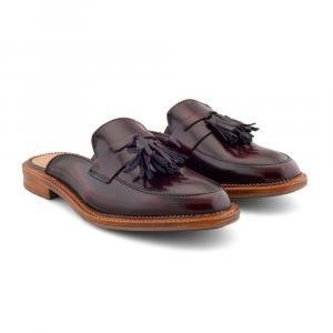 Flats de piel para mujer tipo mule en color vino vista frontal en par