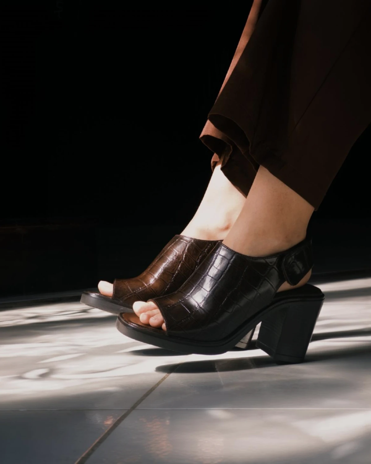 Sandalias de plataforma café en piel vacuno para mujer